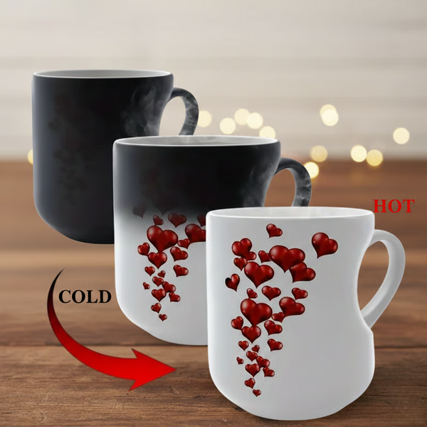 Farbwechselnde Tasse mit Herz-Effekt bei Hitze