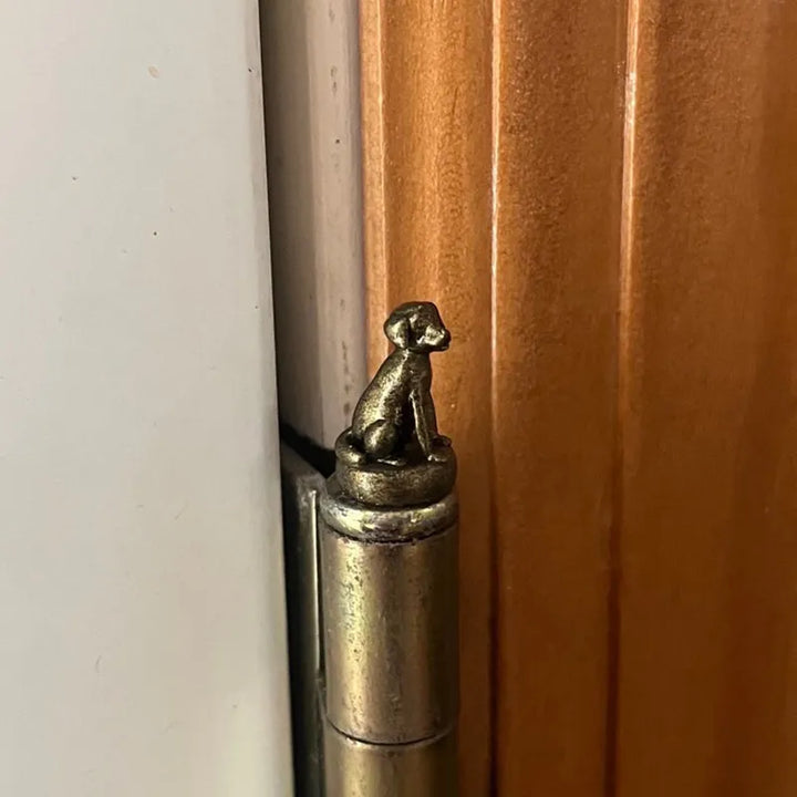 Magnetische Türscharnier-Skulptur im Bronze-Look