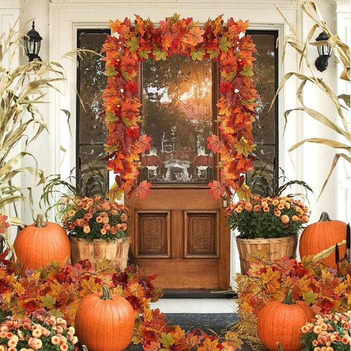 Herbstkranz mit Kürbis und Ahornblättern